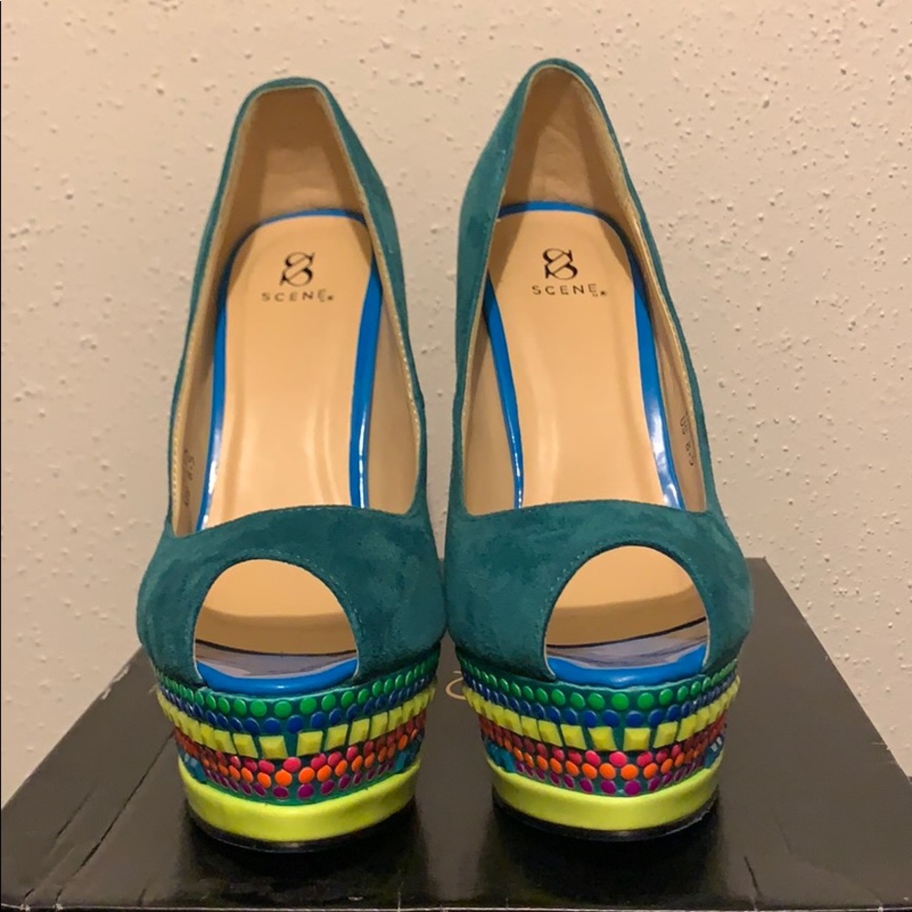 Platform Pumps - Picture 2 of 6